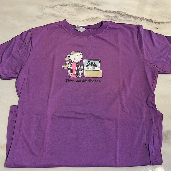 Think Outside The Box Graphic Wine T-Shirt - NWOT - Picture 2 of 6